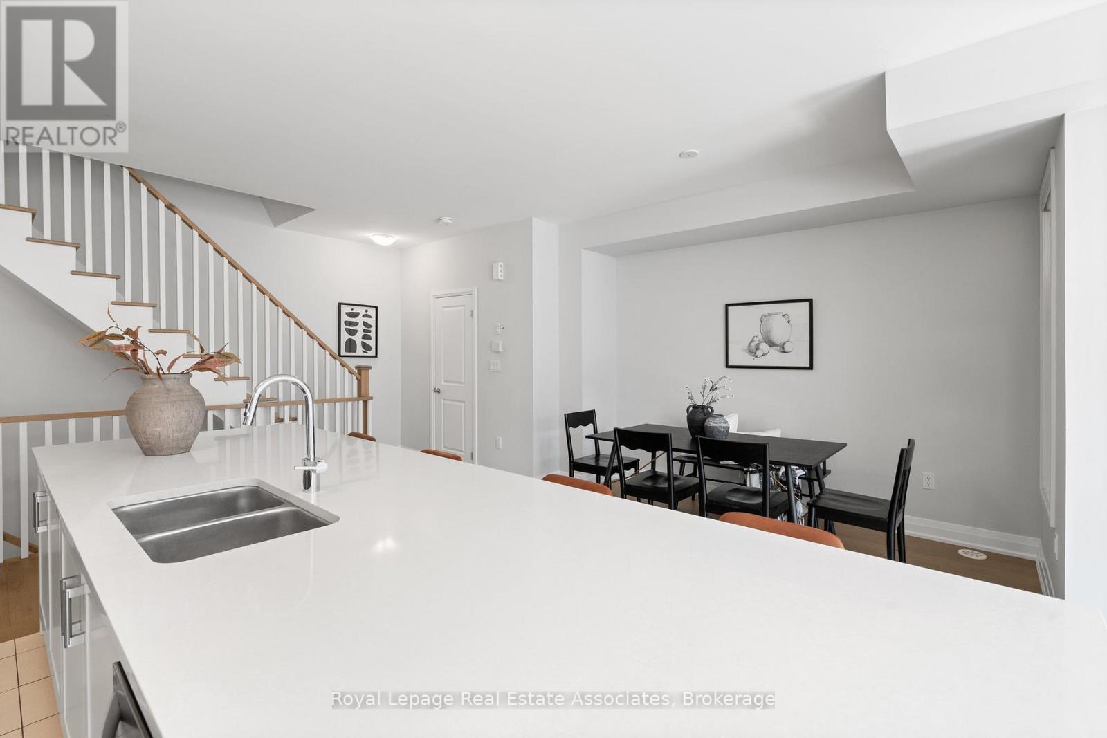 2459 Belt Lane, Oakville, Ontario  L6M 5L9 - Photo 13 - W12513392