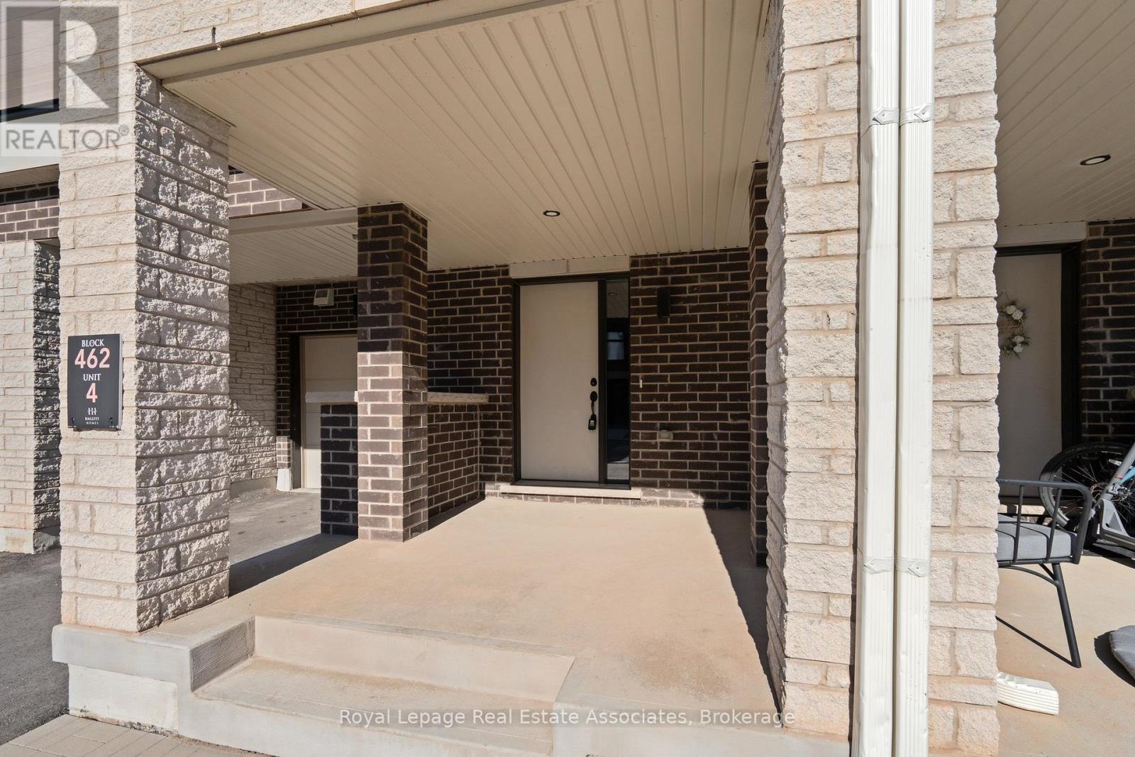 2459 Belt Lane, Oakville, Ontario  L6M 5L9 - Photo 4 - W12513392