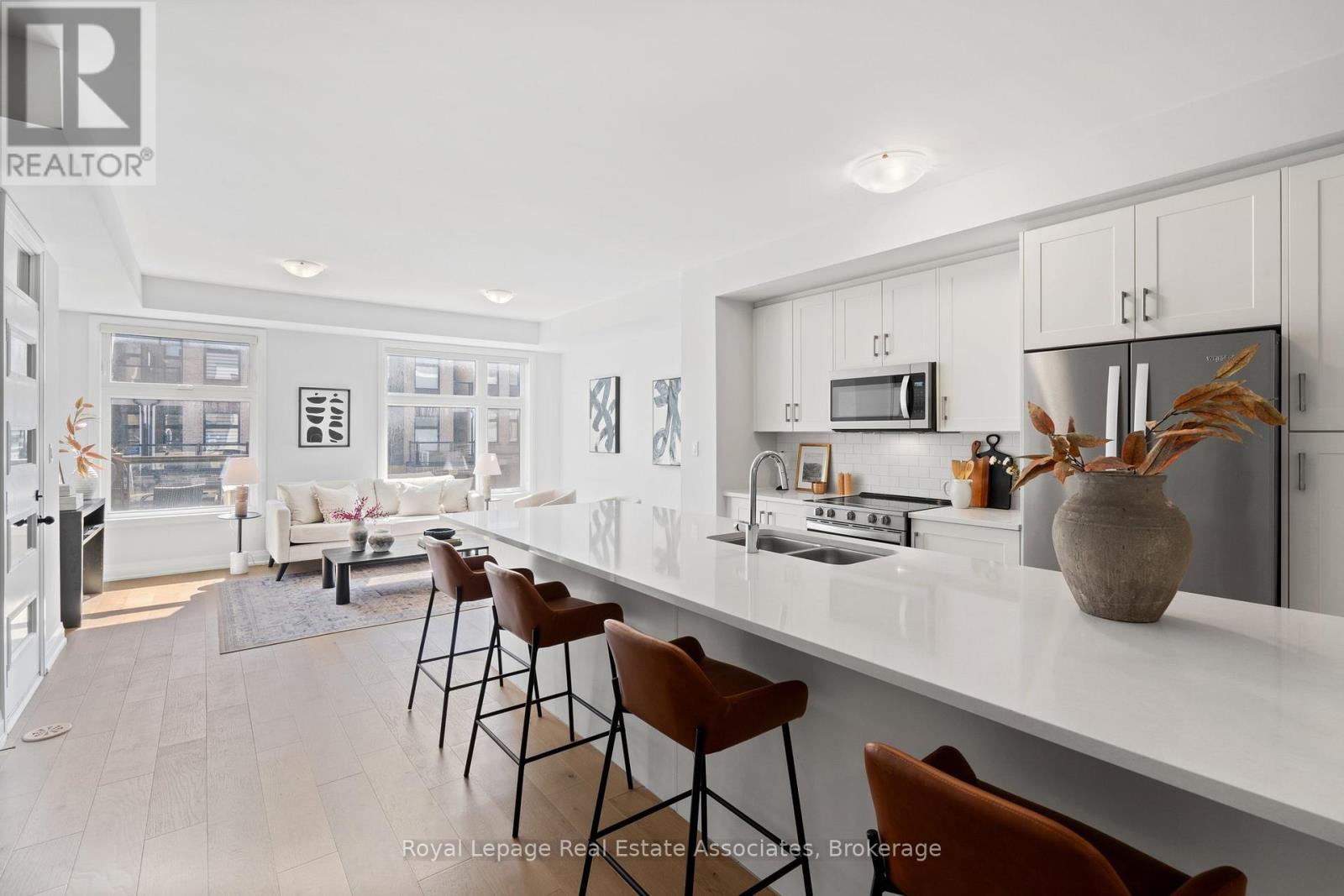 2459 Belt Lane, Oakville, Ontario  L6M 5L9 - Photo 9 - W12513392