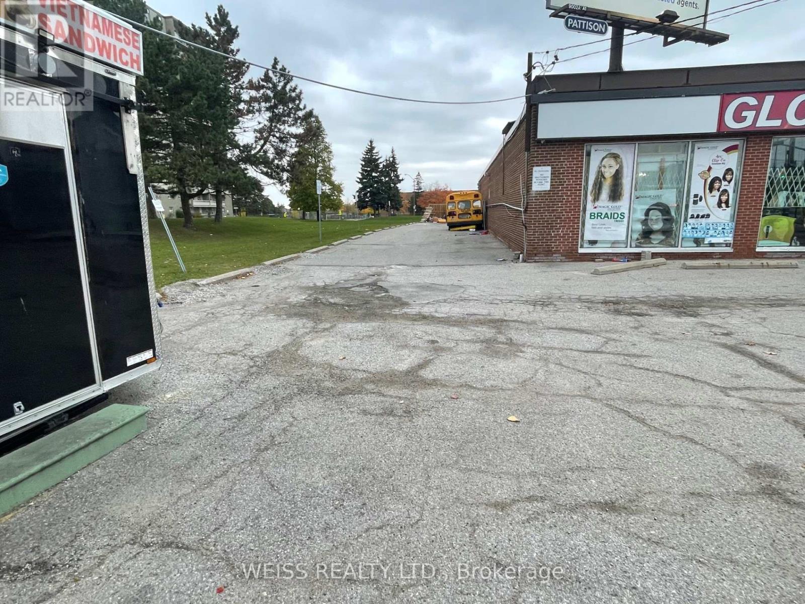 2950 Jane Street, Toronto, Ontario  M3N 3A4 - Photo 2 - W12513394