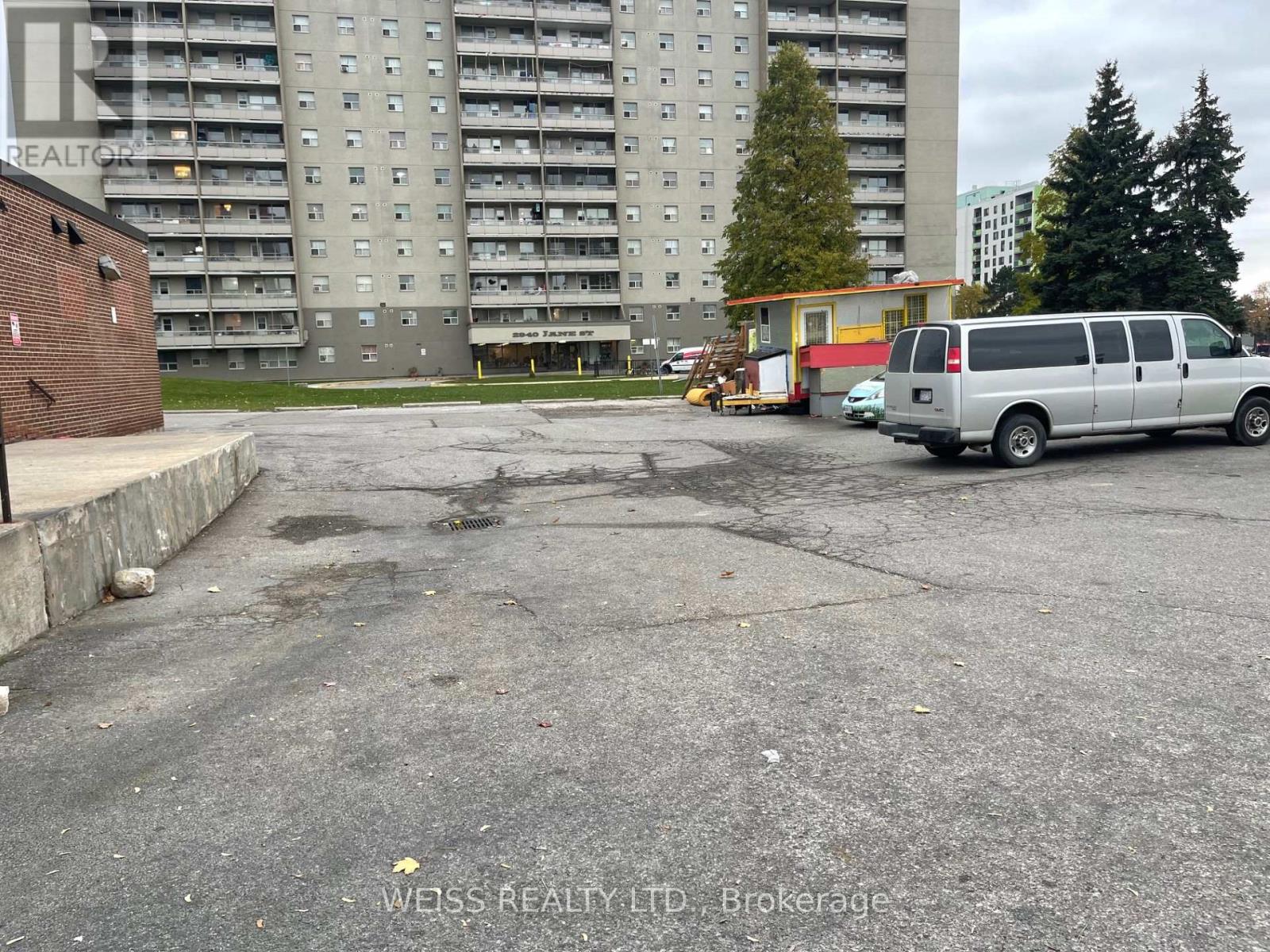 2950 Jane Street, Toronto, Ontario  M3N 3A4 - Photo 3 - W12513394