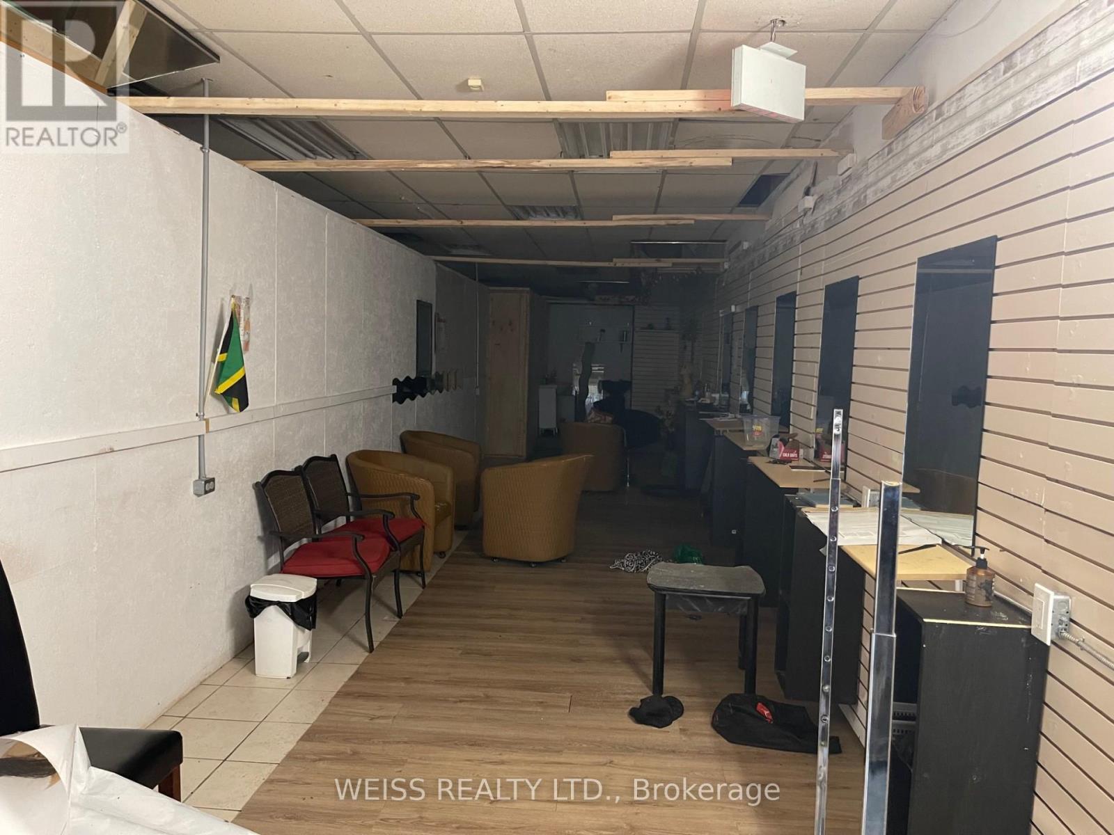 2950 Jane Street, Toronto, Ontario  M3N 3A4 - Photo 5 - W12513394