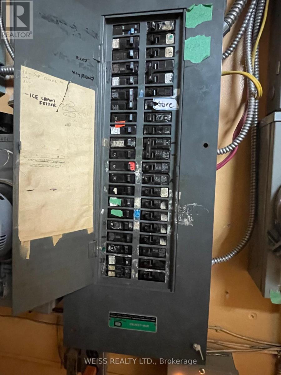 2950 Jane Street, Toronto, Ontario  M3N 3A4 - Photo 6 - W12513394