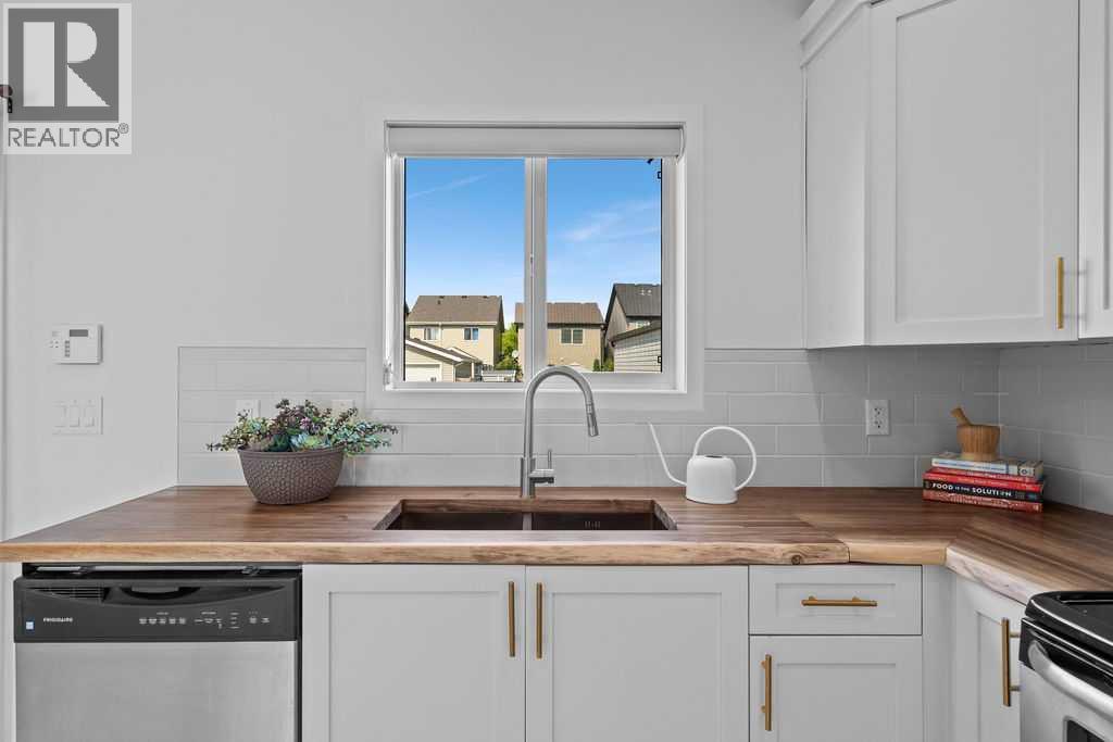 2013 New Brighton Park Se, Calgary, Alberta  T2Z 1B1 - Photo 11 - A2266917