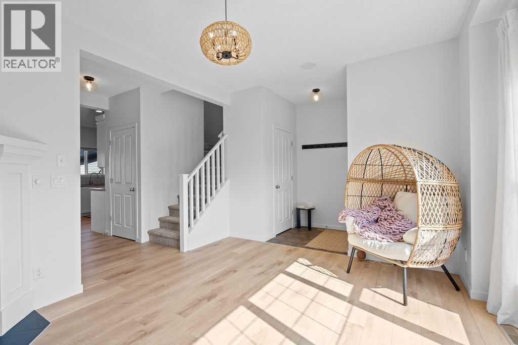 2013 New Brighton Park Se, Calgary, Alberta  T2Z 1B1 - Photo 4 - A2266917