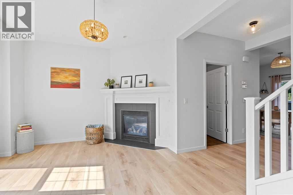 2013 New Brighton Park Se, Calgary, Alberta  T2Z 1B1 - Photo 5 - A2266917