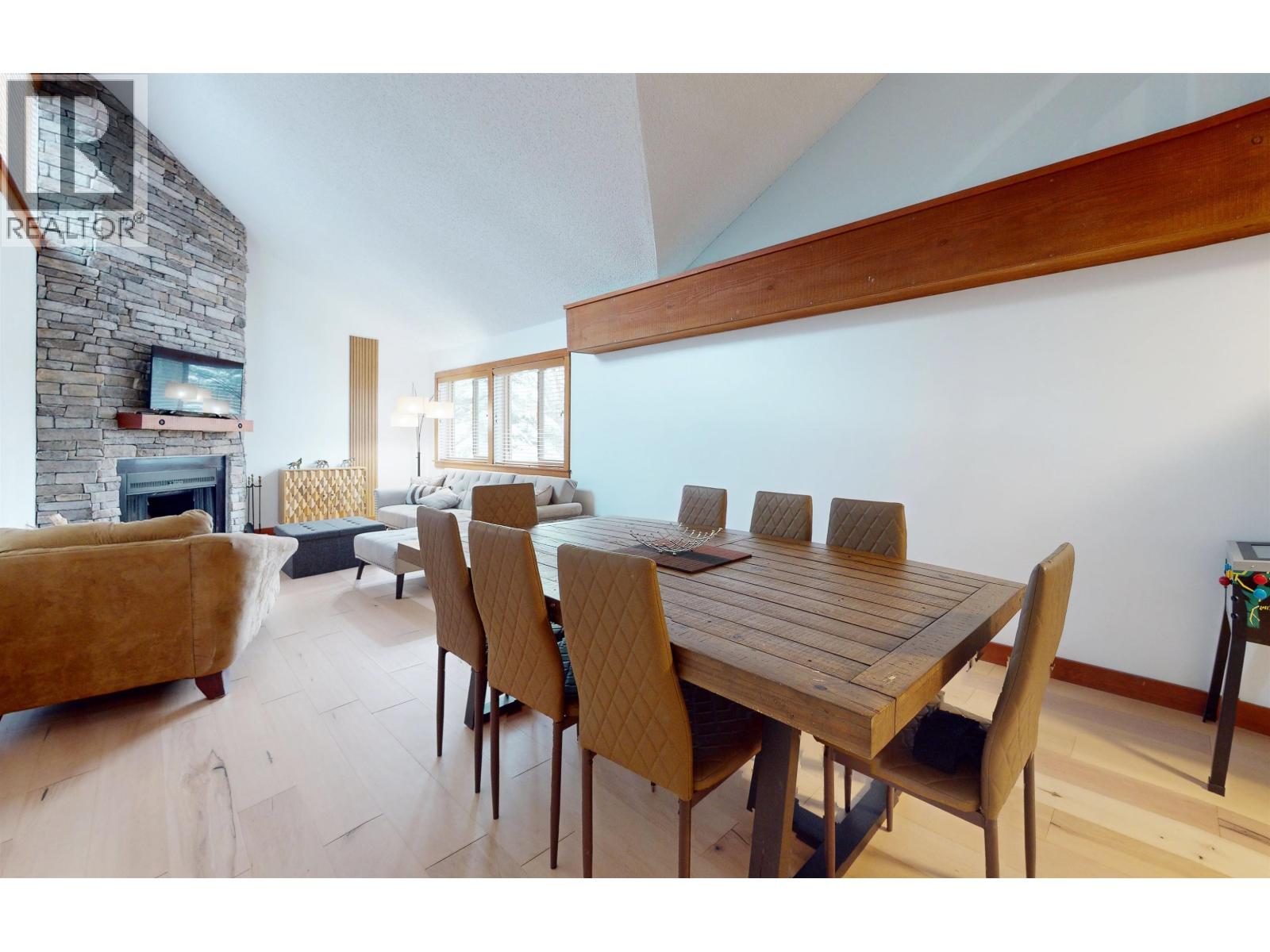 301 2021 Karen Crescent, Whistler, British Columbia  V8E 0H1 - Photo 3 - R3064980