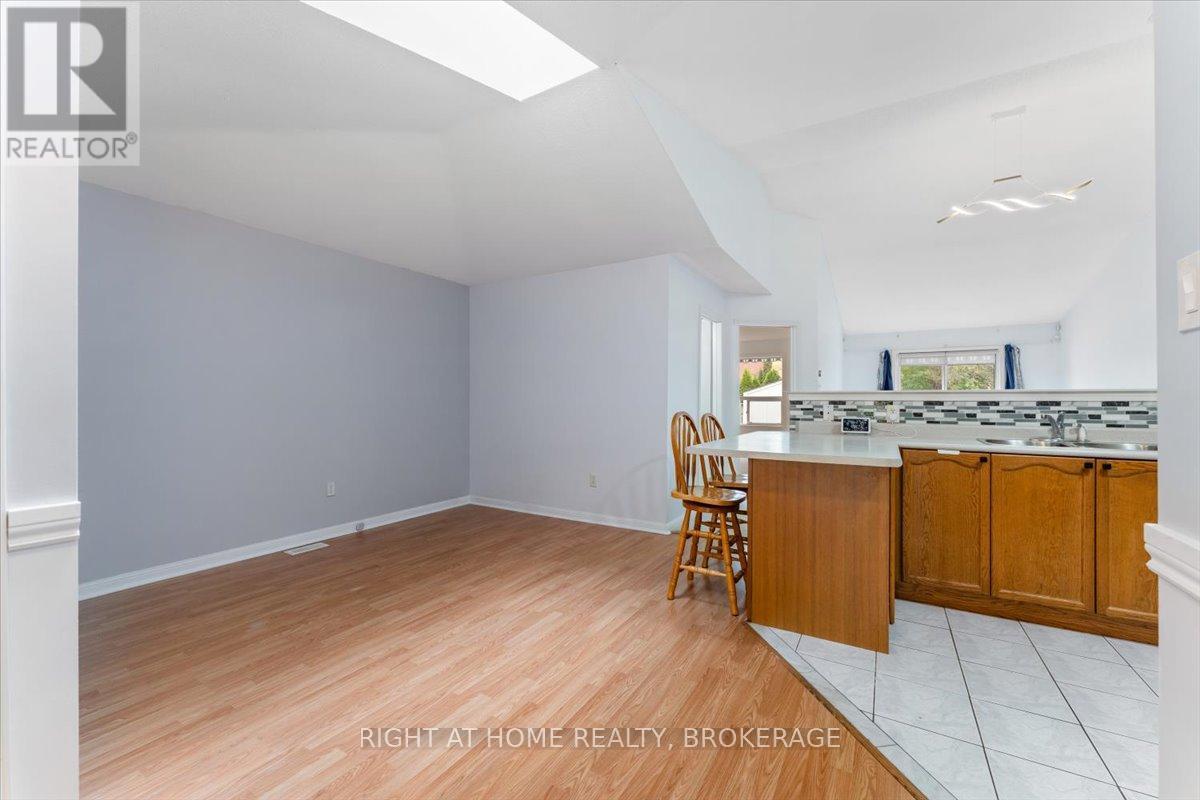 33 Atwood Avenue, Halton Hills, Ontario  L7G 5Z9 - Photo 8 - W12462830