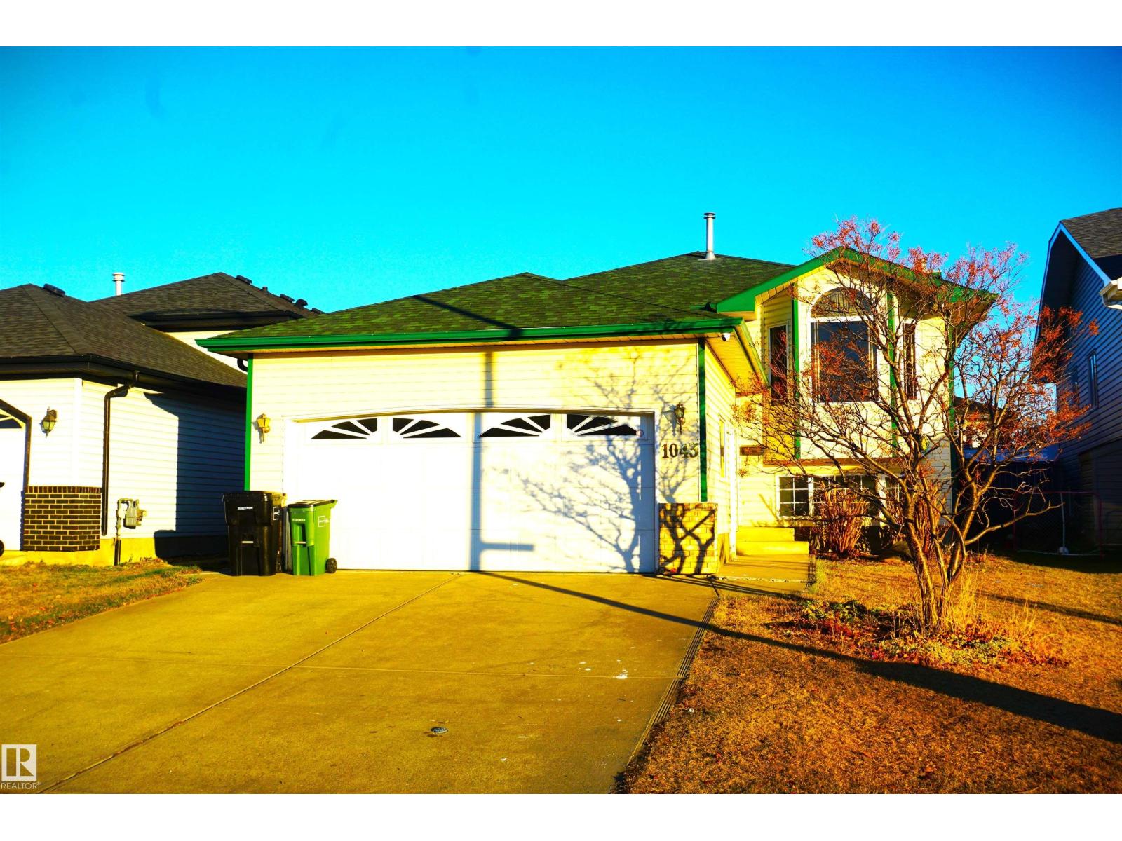 1043 Jones Cr Nw, Edmonton, Alberta  T6L 6Y2 - Photo 1 - E4464797