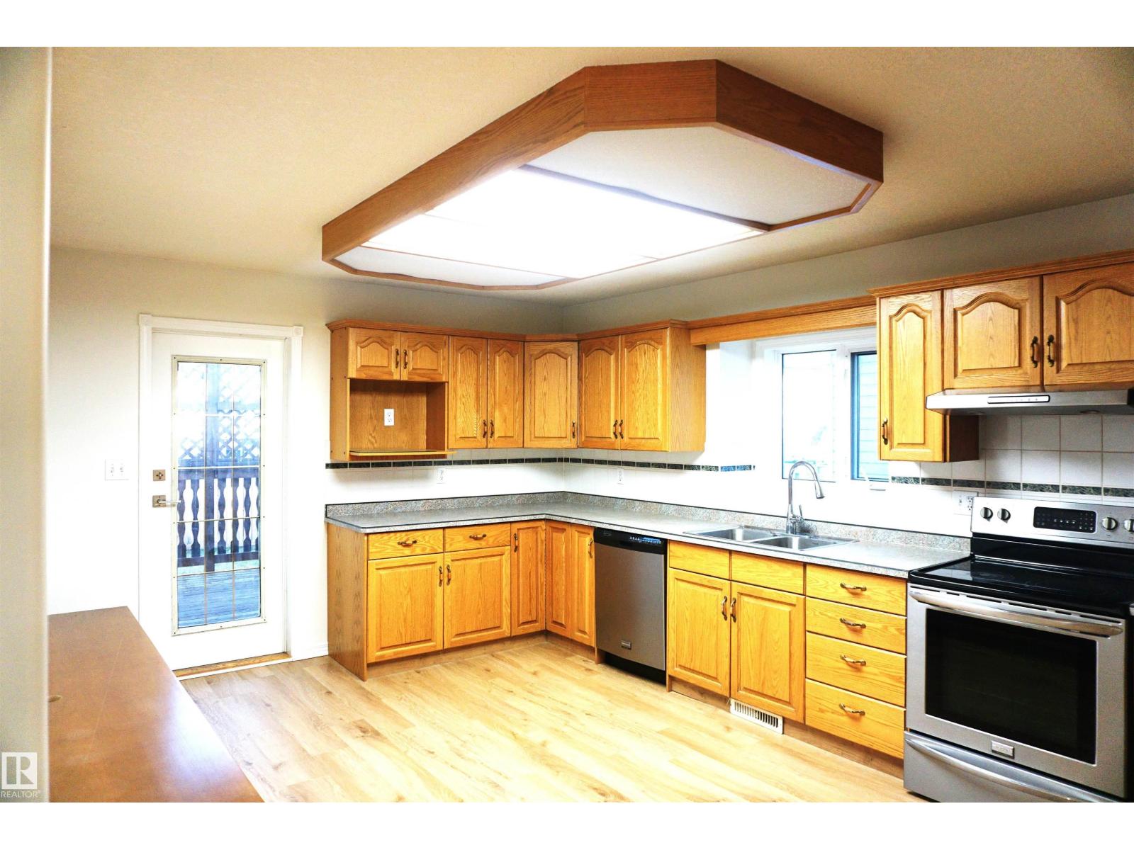 1043 Jones Cr Nw, Edmonton, Alberta  T6L 6Y2 - Photo 7 - E4464797