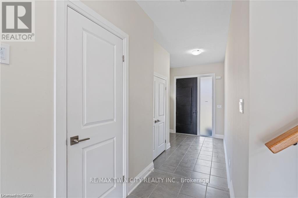 34 Sportsman Hill Street, Kitchener, Ontario  N2P 0J3 - Photo 39 - X12513174