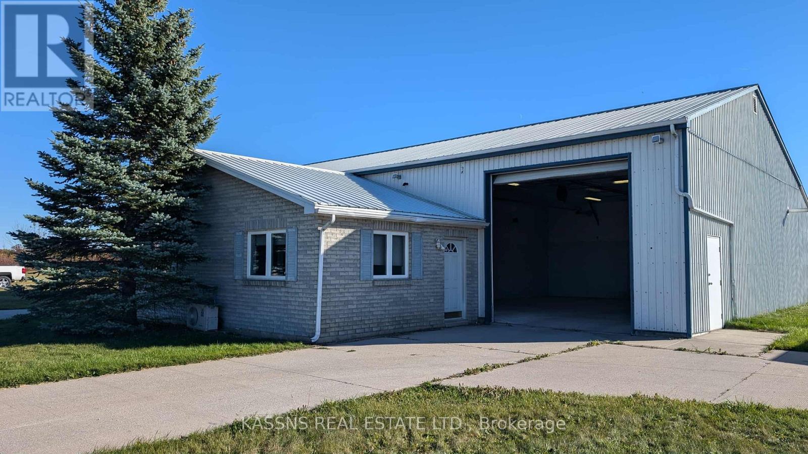 75 Mill Street W, Chatham-Kent, Ontario  N0P 2L0 - Photo 3 - X12513370