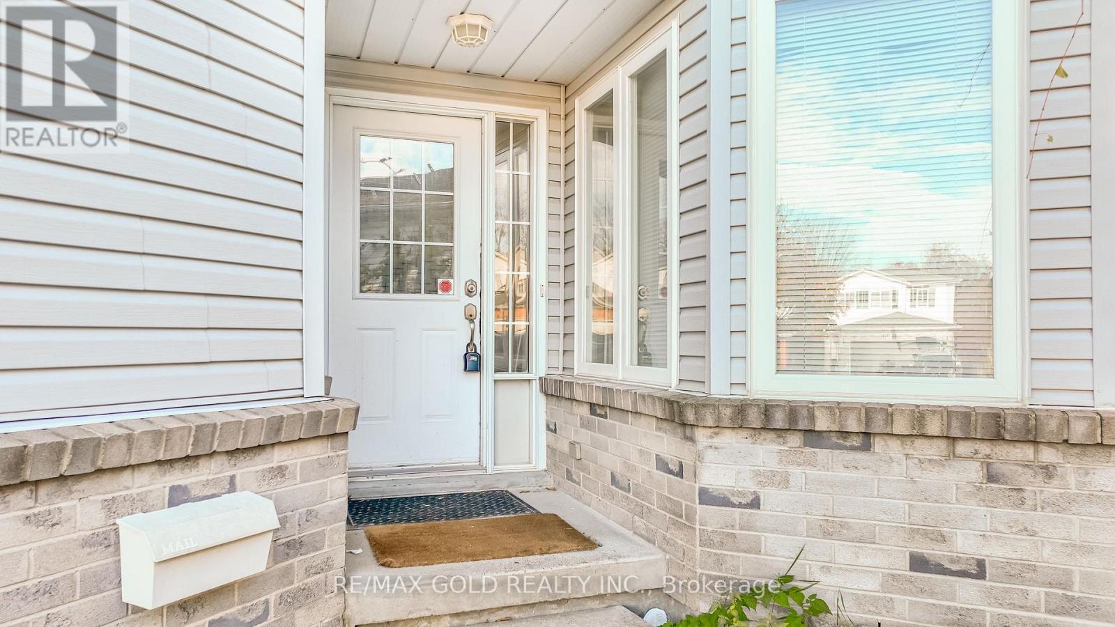 317 Bankside Drive, Kitchener, Ontario  N2N 3K2 - Photo 4 - X12513414