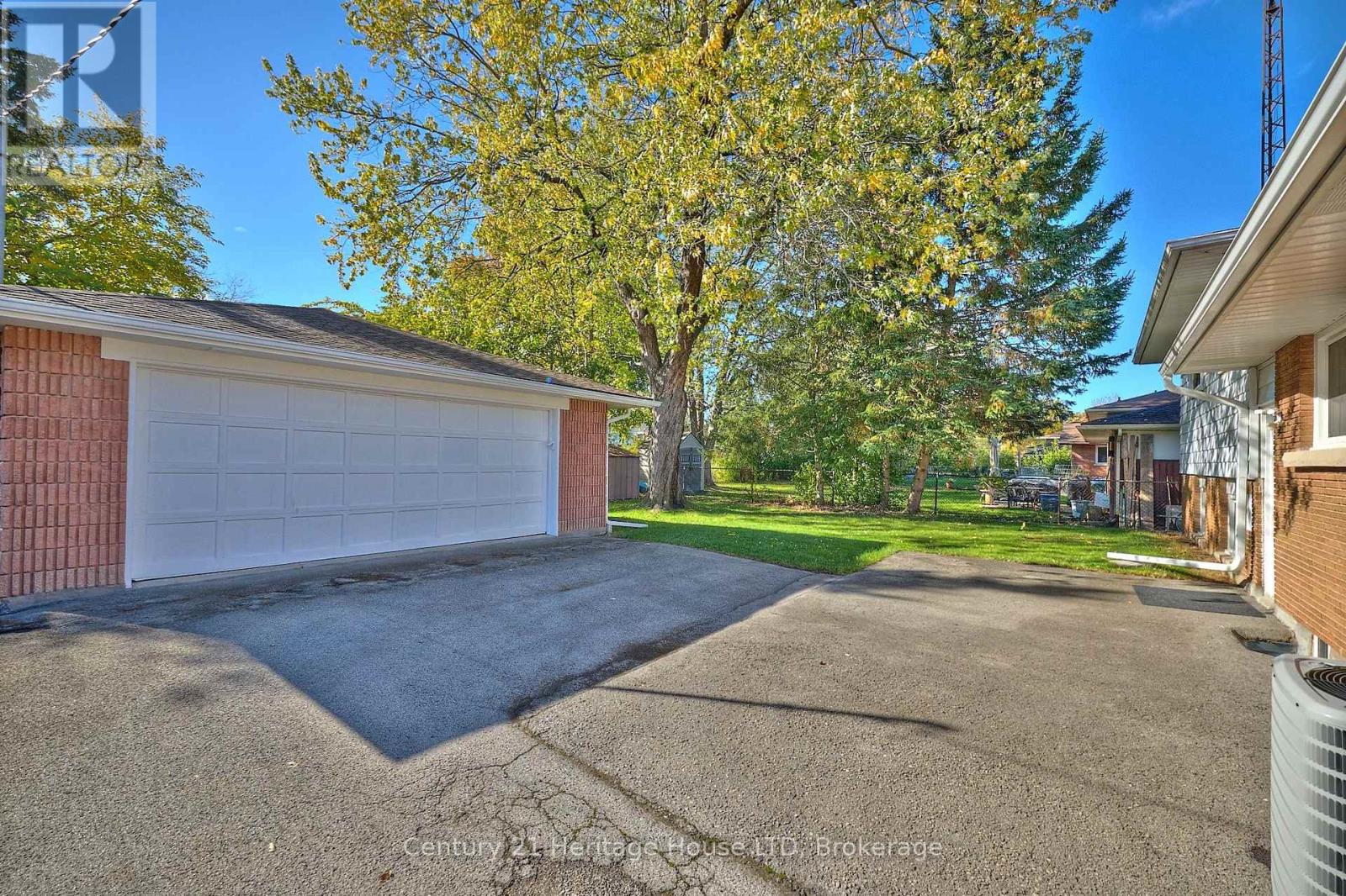 148 Champlain Drive, Fort Erie, Ontario  L2A 1Z8 - Photo 32 - X12513452