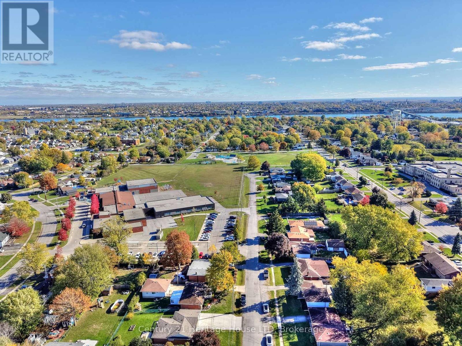 148 Champlain Drive, Fort Erie, Ontario  L2A 1Z8 - Photo 44 - X12513452