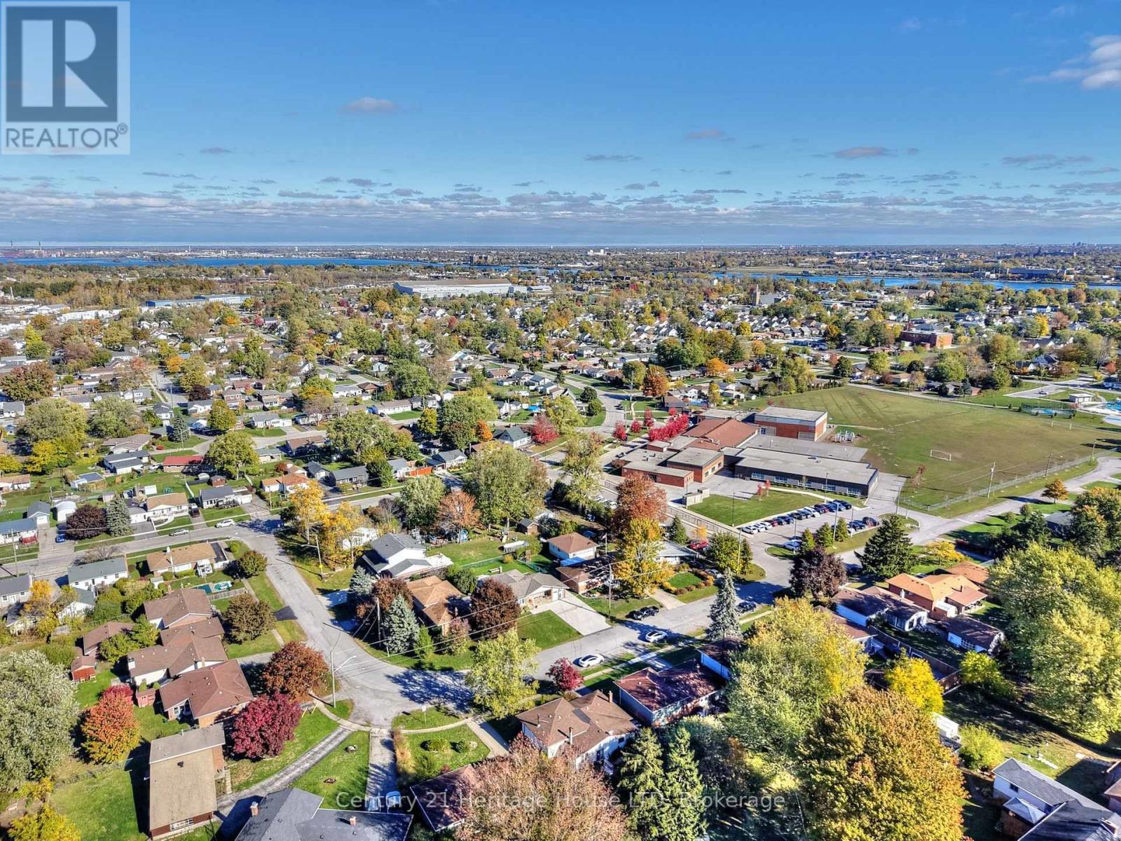 148 Champlain Drive, Fort Erie, Ontario  L2A 1Z8 - Photo 45 - X12513452