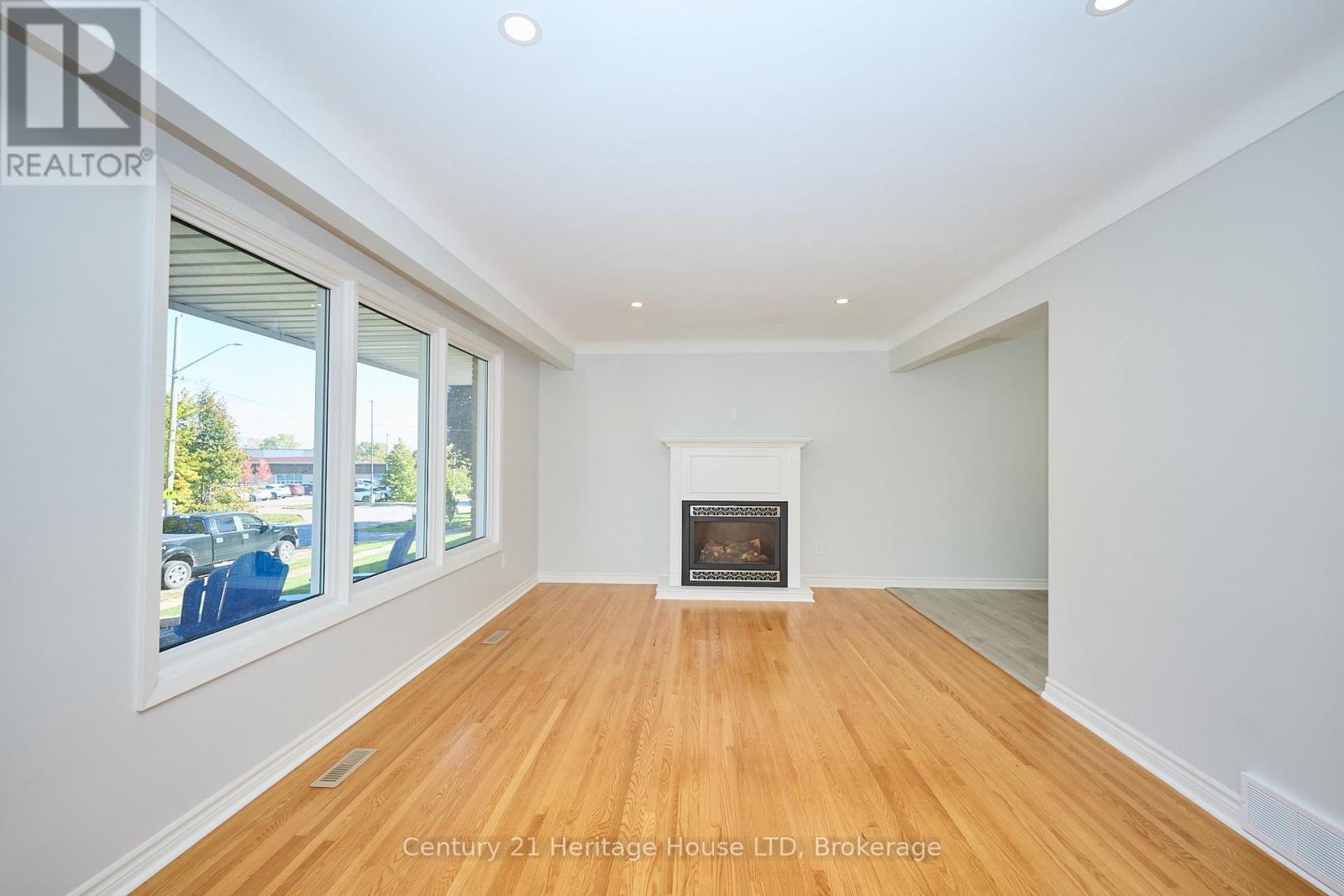 148 Champlain Drive, Fort Erie, Ontario  L2A 1Z8 - Photo 6 - X12513452