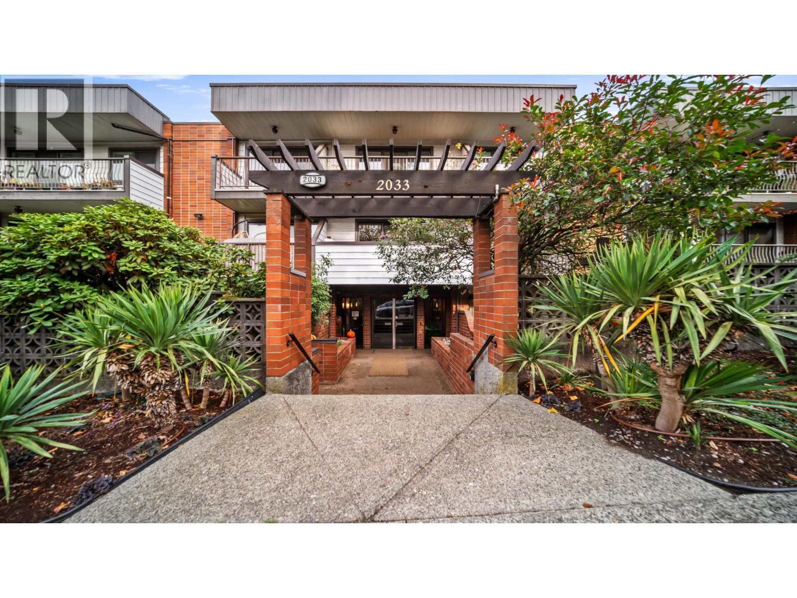 229 2033 TRIUMPH STREET, Vancouver, British Columbia