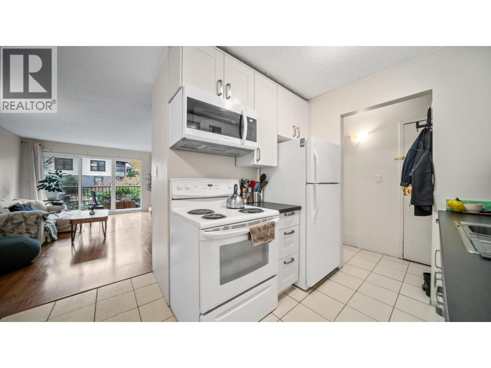 229 2033 Triumph Street, Vancouver, British Columbia V5L 4X3 - Photo 10 - R3065048