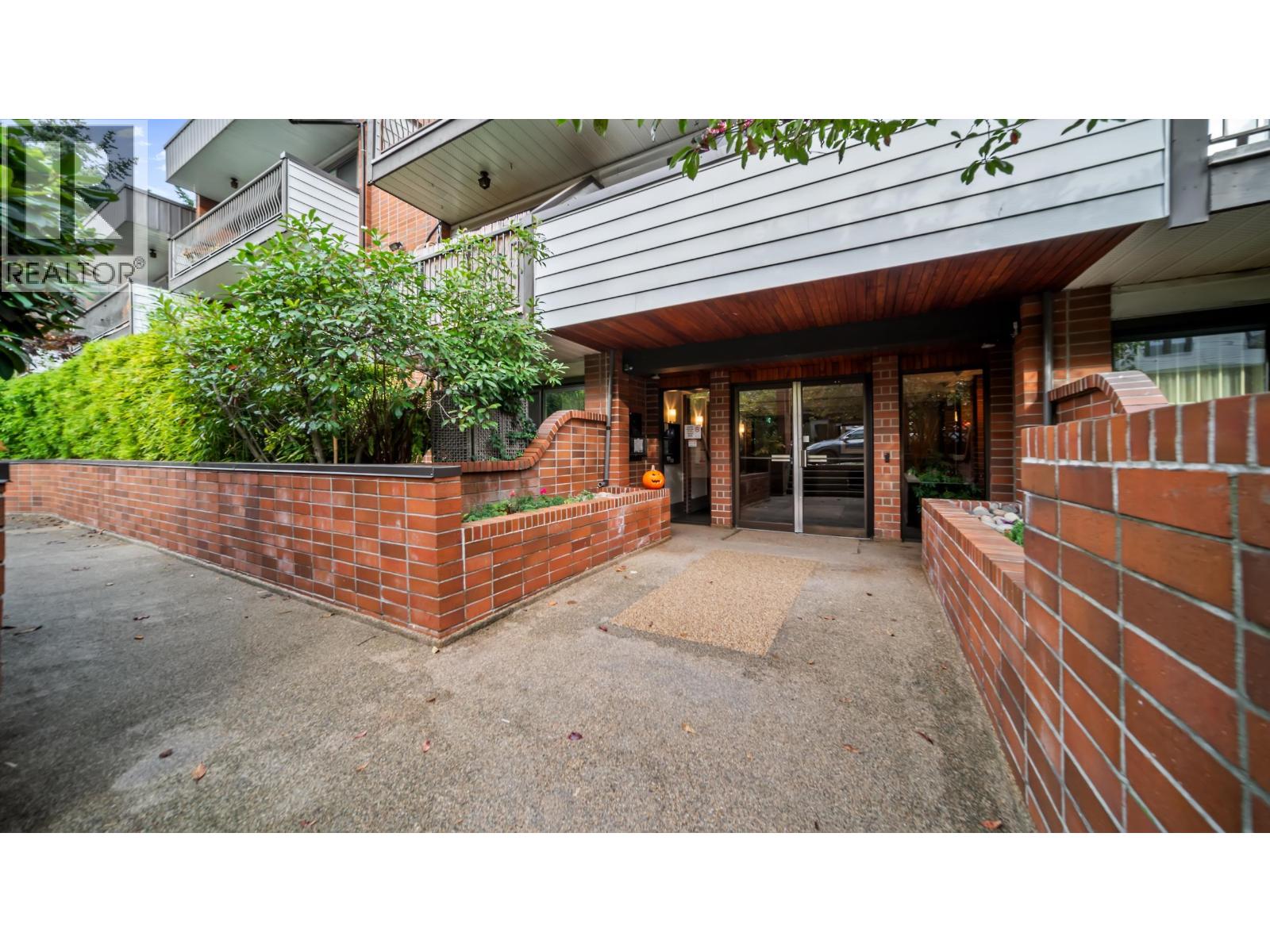 229 2033 Triumph Street, Vancouver, British Columbia V5L 4X3 - Photo 2 - R3065048