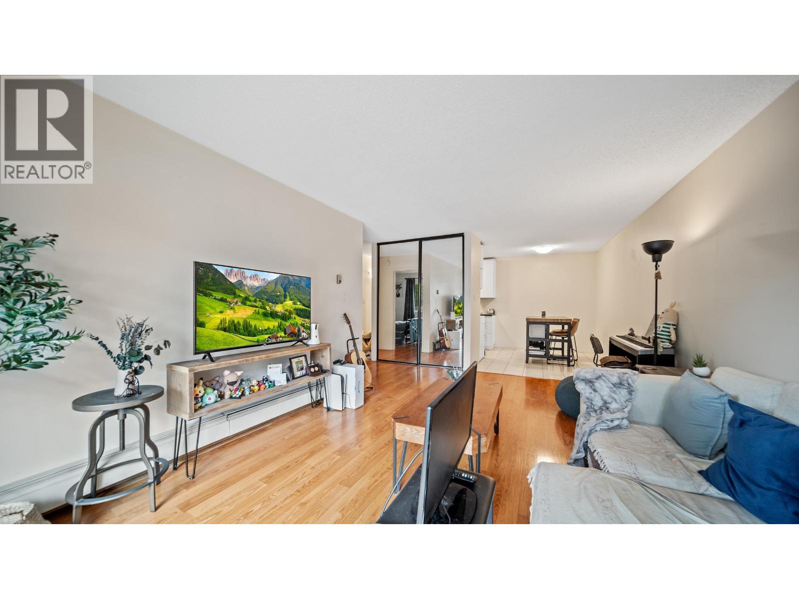 229 2033 Triumph Street, Vancouver, British Columbia V5L 4X3 - Photo 5 - R3065048