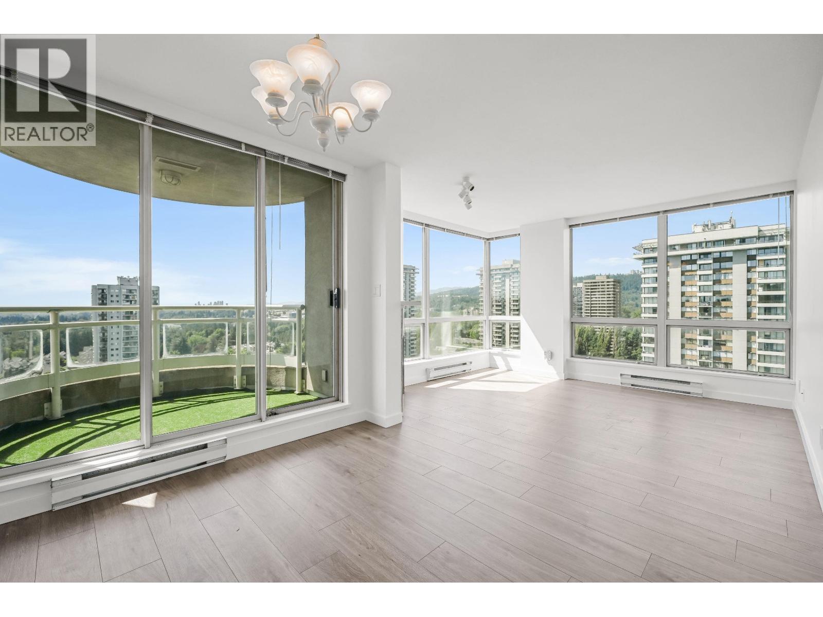 2305 9603 Manchester Drive, Burnaby, British Columbia V3N 4Y7 - Photo 2 - R3065068