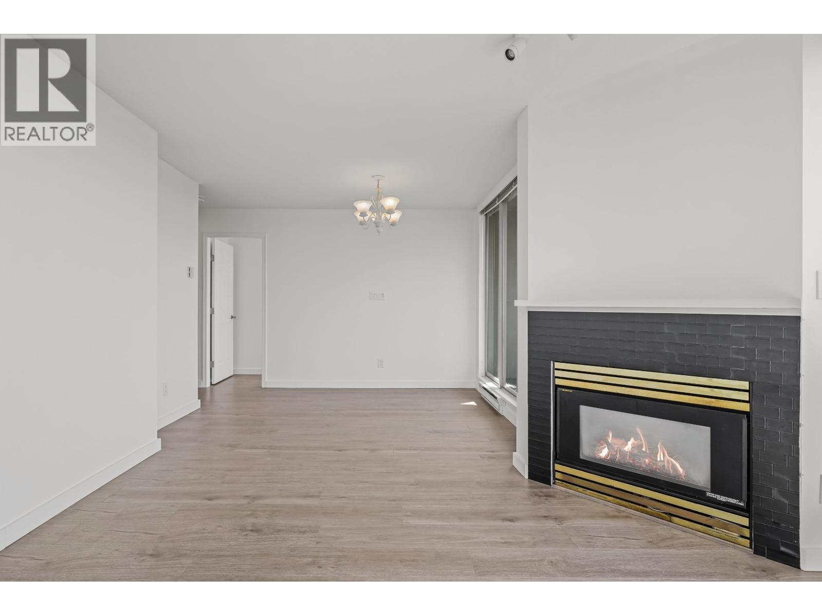 2305 9603 Manchester Drive, Burnaby, British Columbia V3N 4Y7 - Photo 5 - R3065068