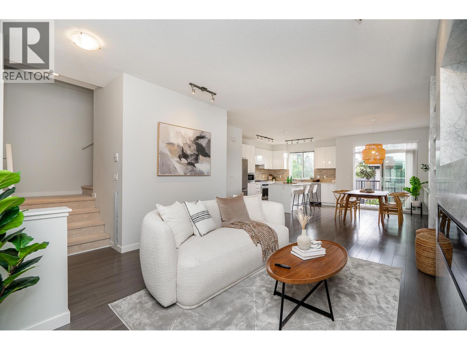 140 3500 BURKE VILLAGE PROMENADE, Coquitlam, British Columbia