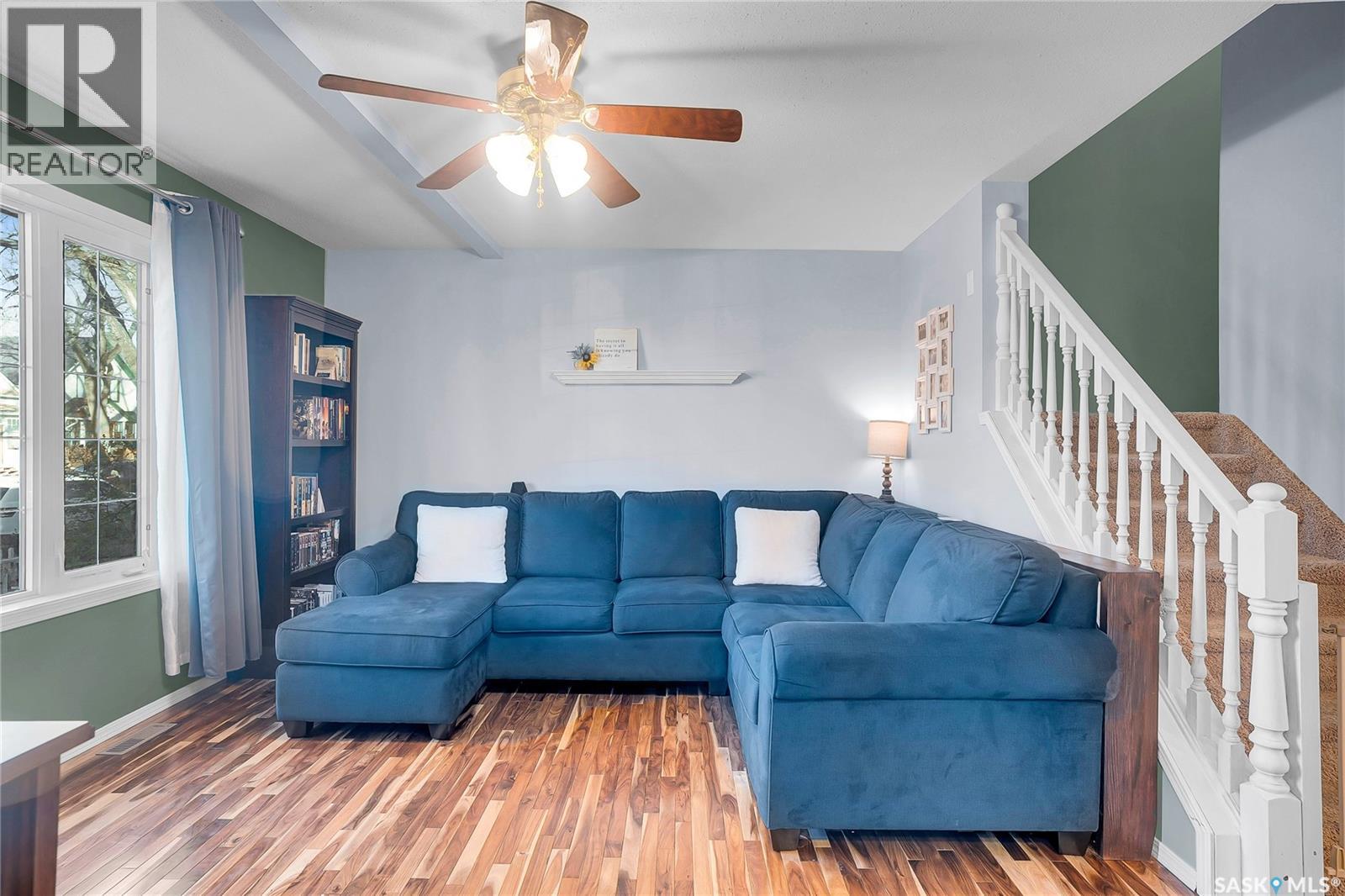 Property at 214 E AVENUE N image 4