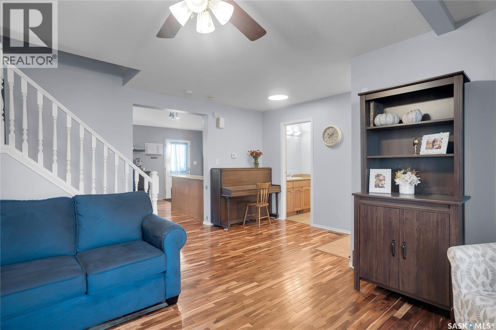 Property at 214 E AVENUE N image 5