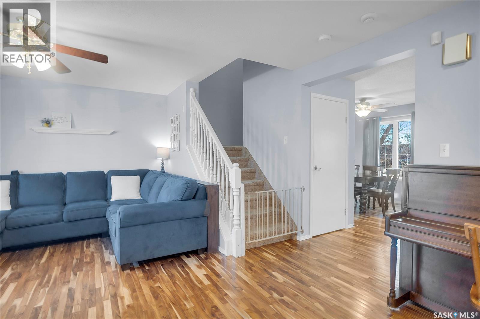 Property at 214 E AVENUE N image 3