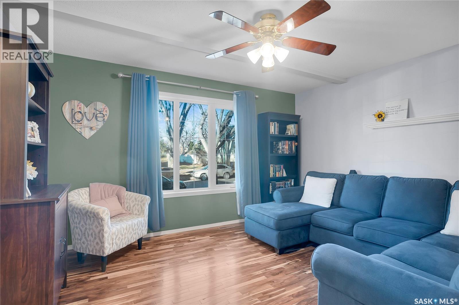 Property at 214 E AVENUE N image 2