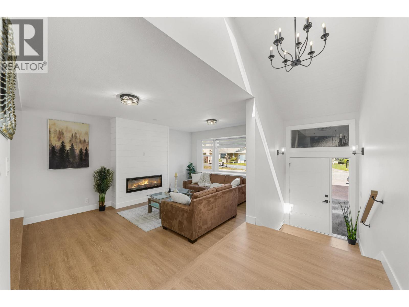 23005 Apple Grove, Maple Ridge, British Columbia V2X 9K3 - Photo 3 - R3065050