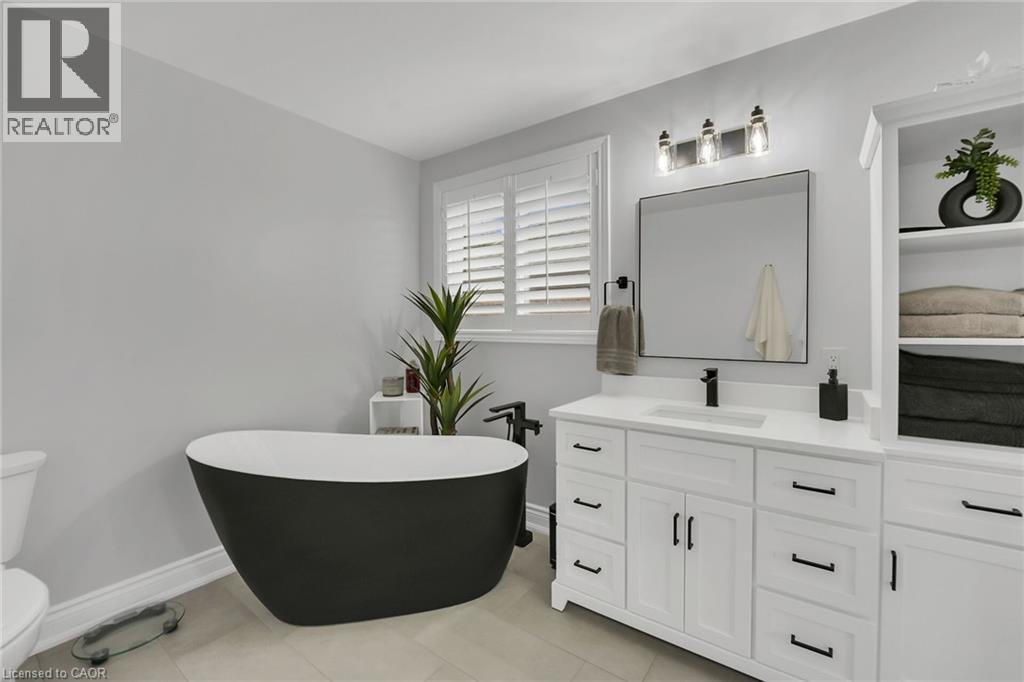 60 Gage Street, Grimsby, Ontario  L3M 5E4 - Photo 35 - 40769944