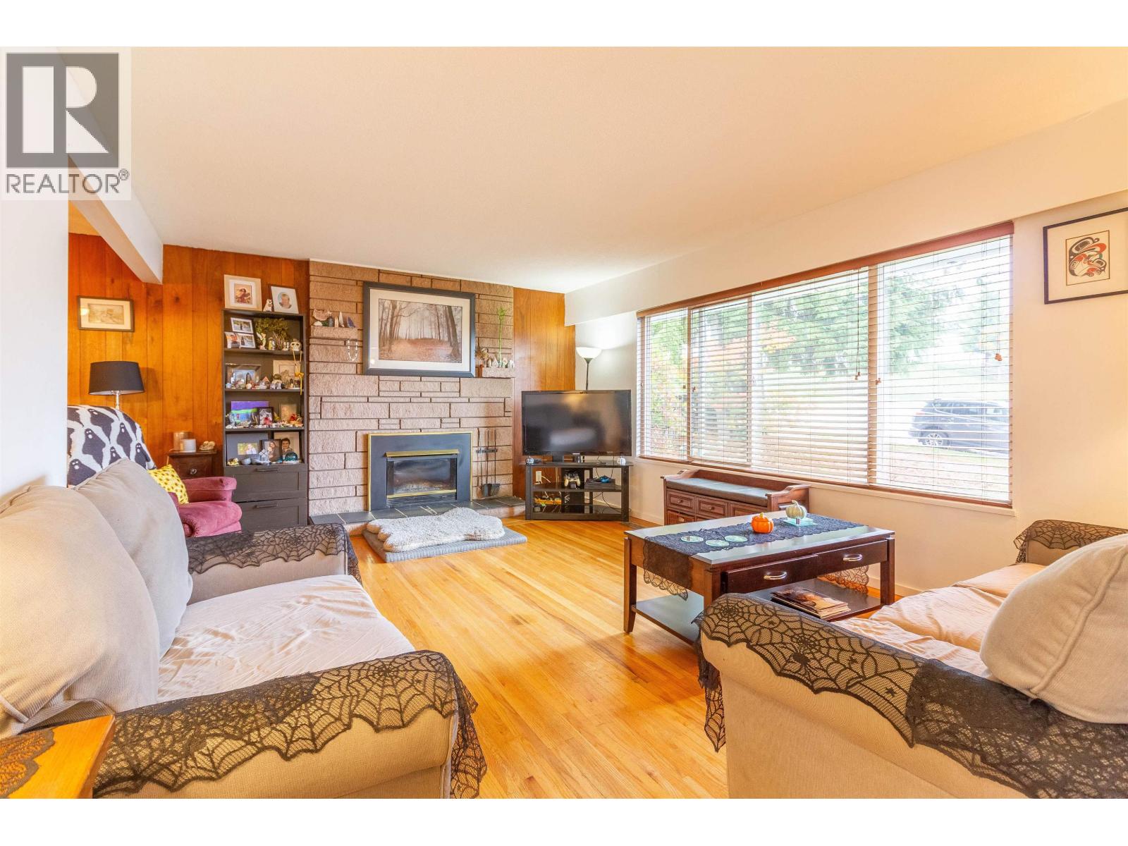 406 Schoolhouse Street, Coquitlam, British Columbia V3K 4Y6 - Photo 3 - R3058314