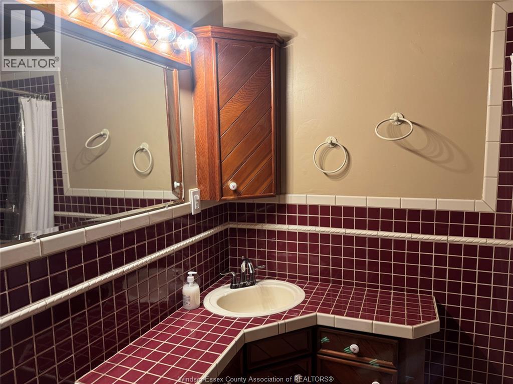 3088 Parkwood Avenue, Windsor, Ontario  N8W 2K4 - Photo 11 - 25028100