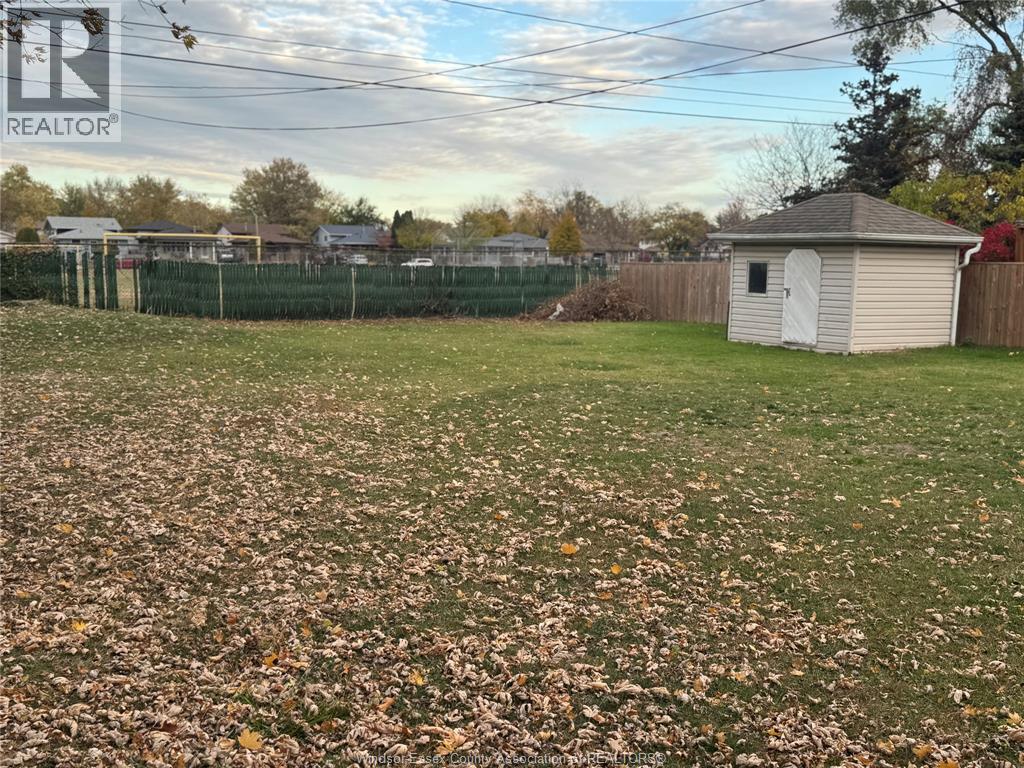 3088 Parkwood Avenue, Windsor, Ontario  N8W 2K4 - Photo 16 - 25028100