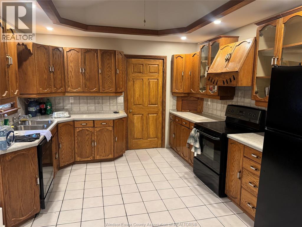 3088 Parkwood Avenue, Windsor, Ontario  N8W 2K4 - Photo 2 - 25028100