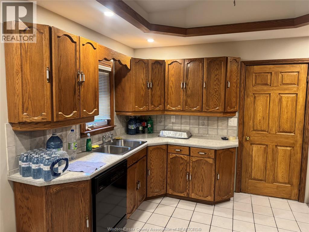 3088 Parkwood Avenue, Windsor, Ontario  N8W 2K4 - Photo 3 - 25028100