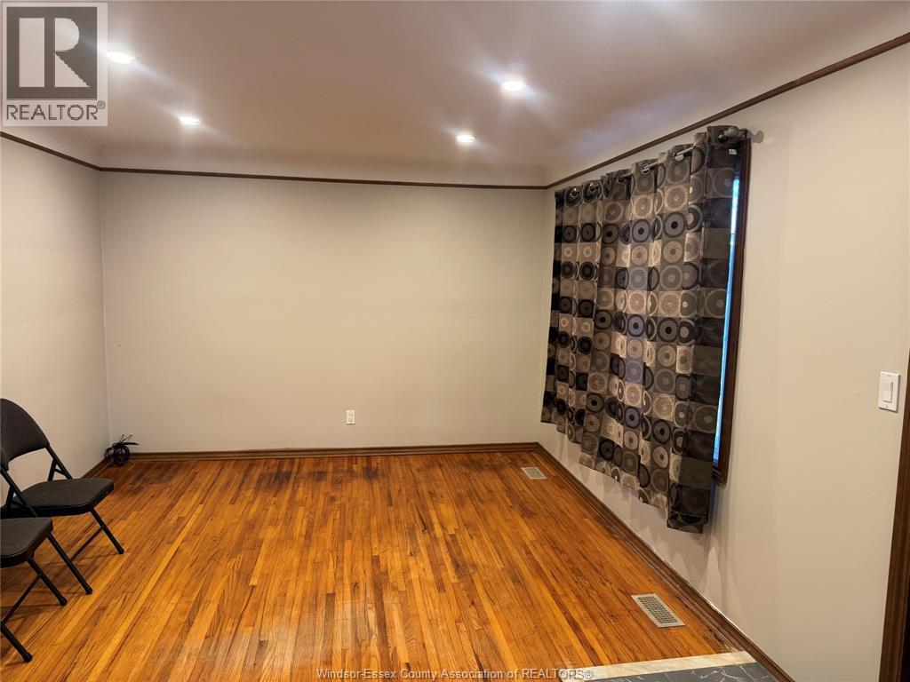 3088 Parkwood Avenue, Windsor, Ontario  N8W 2K4 - Photo 4 - 25028100