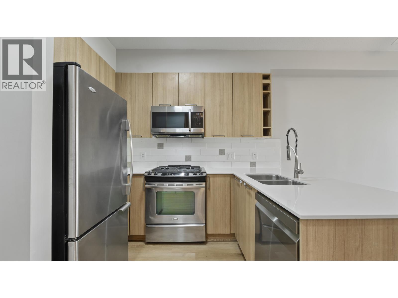 303 1188 Johnson Street, Coquitlam, British Columbia V3B 0H7 - Photo 5 - R3051947