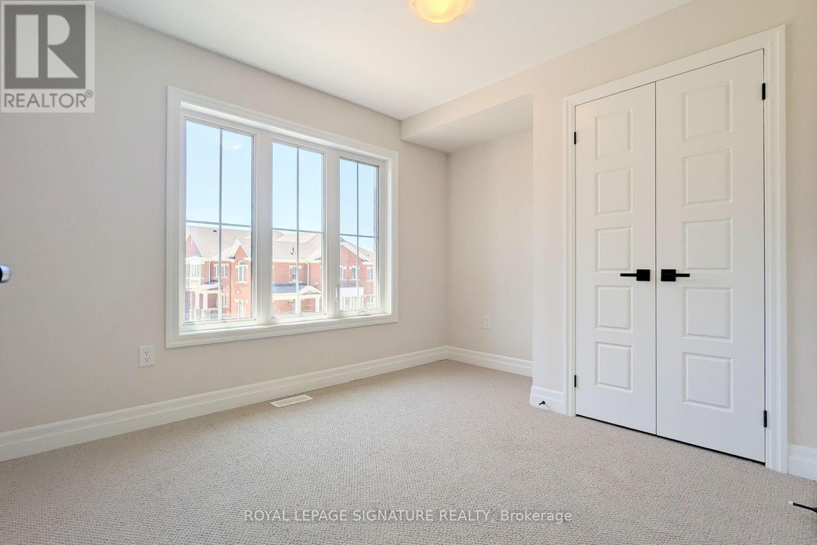 1225 Manitou Way, Milton, Ontario  L9T 6H8 - Photo 3 - W12501012