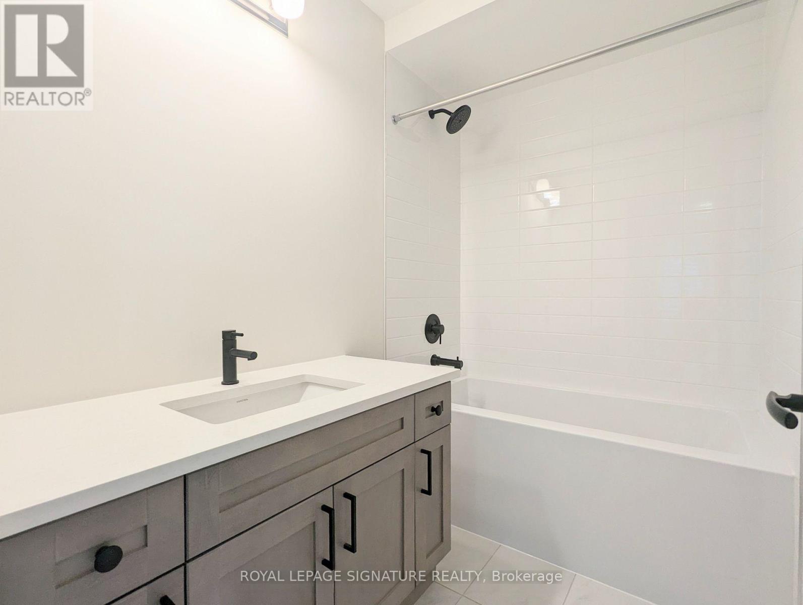 1225 Manitou Way, Milton, Ontario  L9T 6H8 - Photo 5 - W12501012