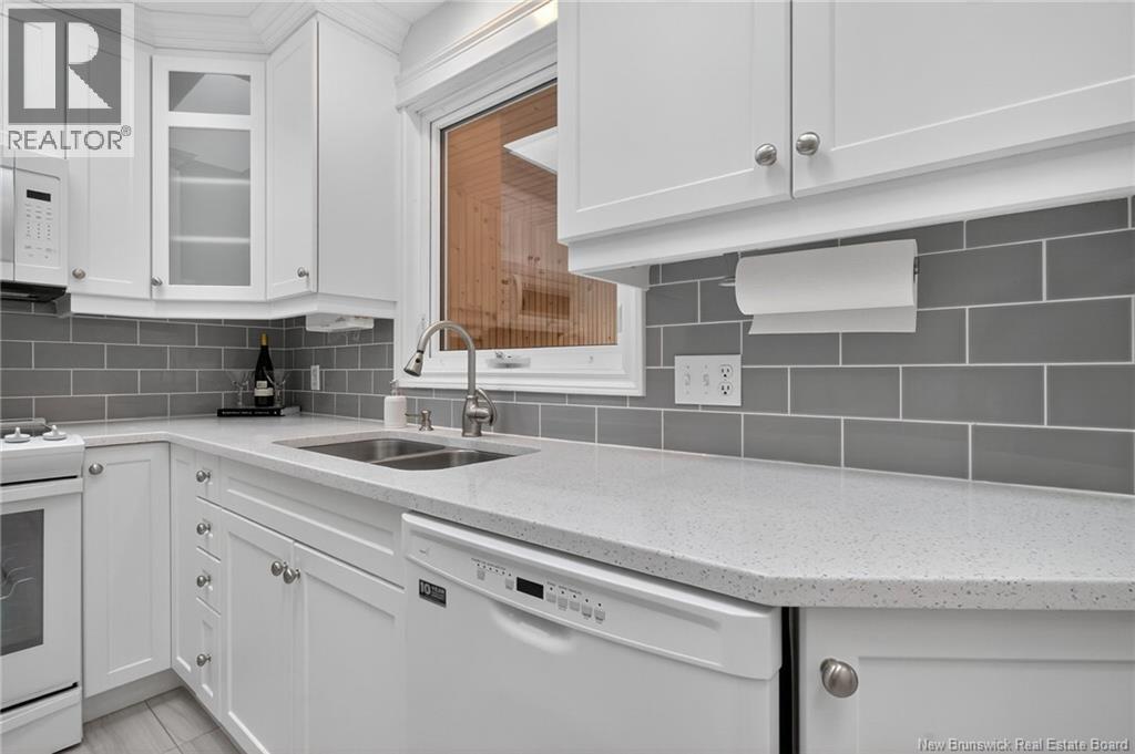 103 Labrosse, Moncton, New Brunswick  E1A 4W9 - Photo 9 - NB129702