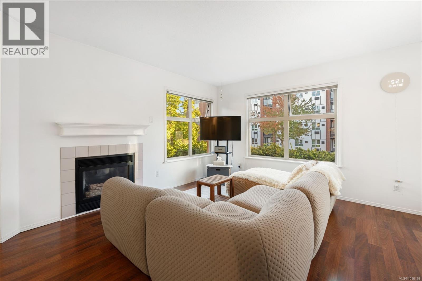 207 930 North Park St, Victoria, British Columbia V8T 1C6 - Photo 5 - 1016126