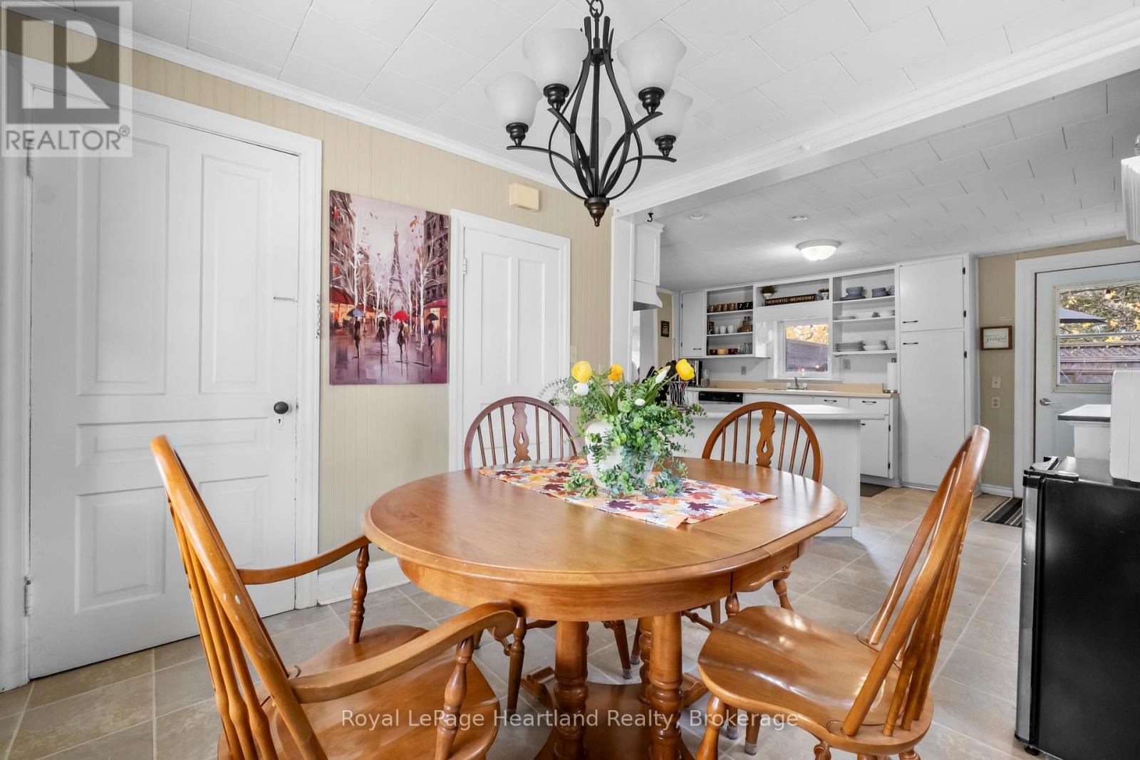 385 Mill Street, North Huron, Ontario N0M 1H0 - Photo 14 - X12513772