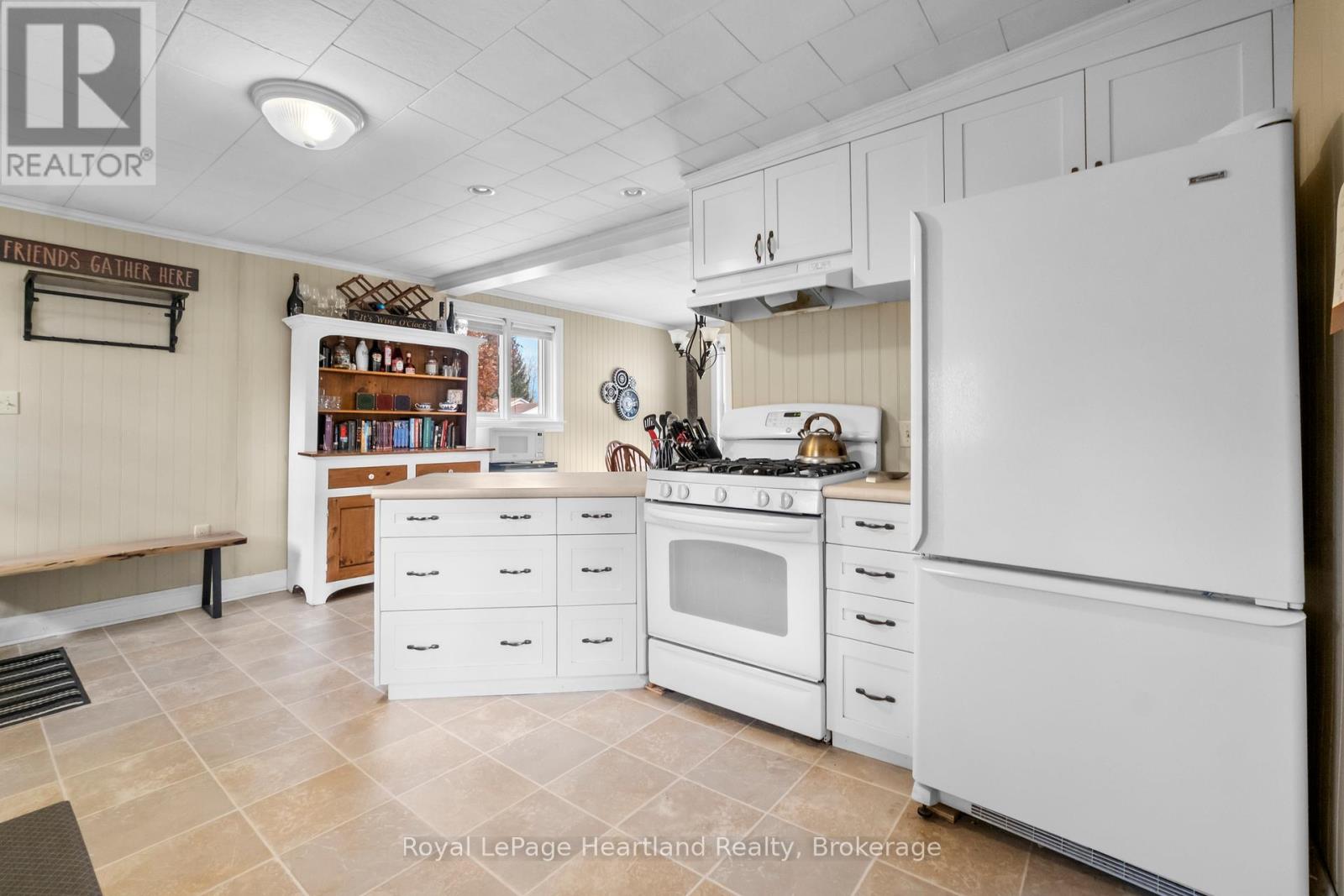 385 Mill Street, North Huron, Ontario N0M 1H0 - Photo 16 - X12513772