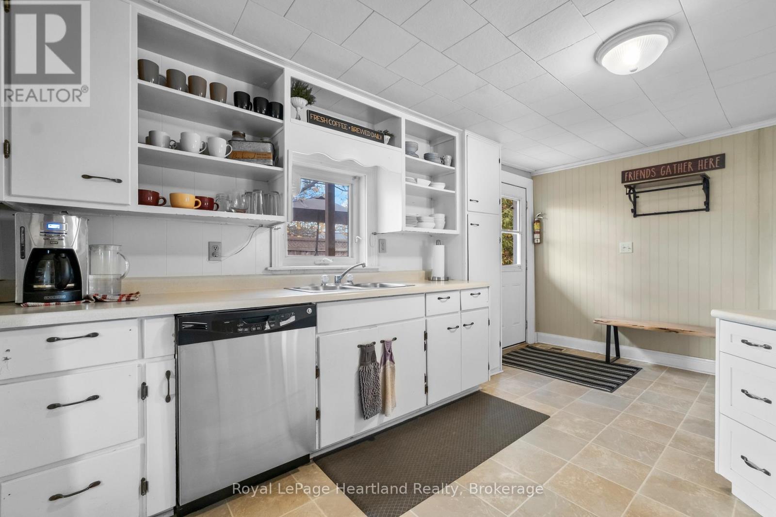 385 Mill Street, North Huron, Ontario N0M 1H0 - Photo 17 - X12513772