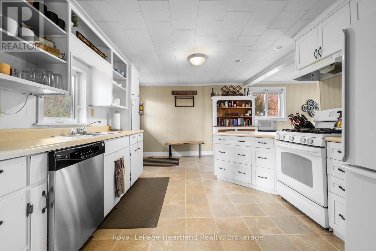 385 Mill Street, North Huron, Ontario N0M 1H0 - Photo 18 - X12513772