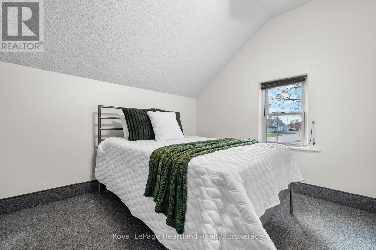 385 Mill Street, North Huron, Ontario N0M 1H0 - Photo 32 - X12513772